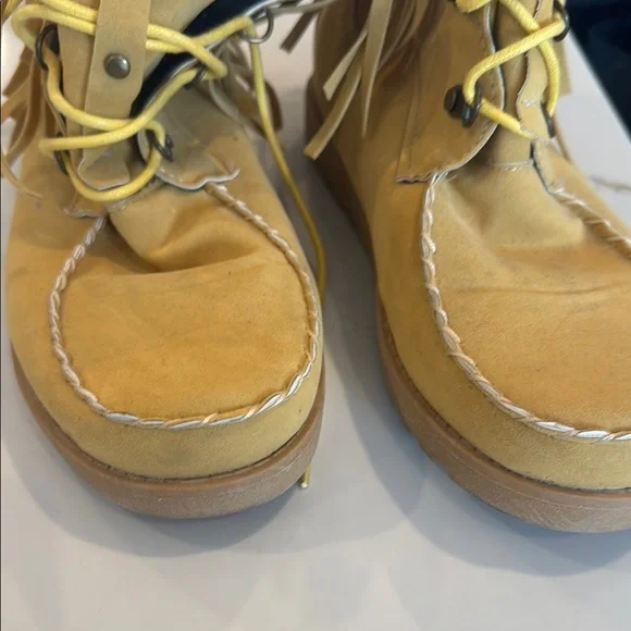 Sale 3/15 Yellow women’s moccasins. - Picture 3 of 4
